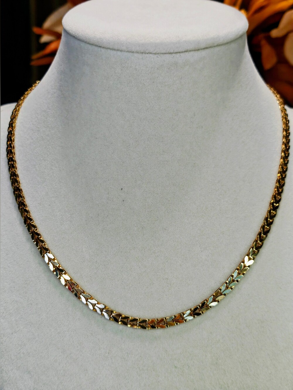 Chevron Leaf-like Necklace Chain in 18K Solid Gold